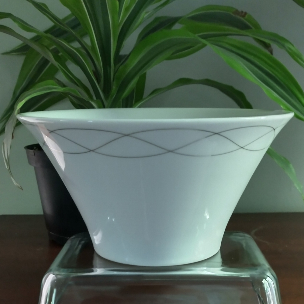 Wedgewood Everyday Platinum Twist Serving Bowl